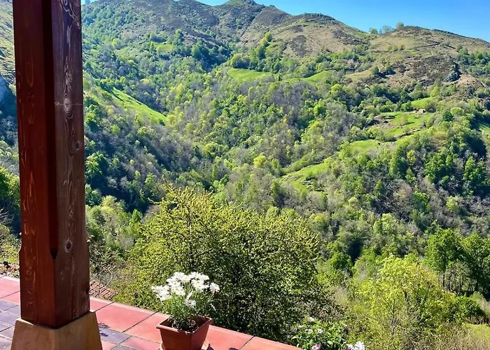 En La Montana Ferienhaus Nava